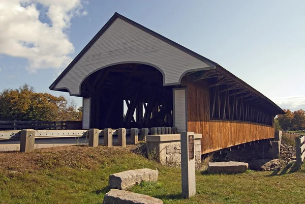 Ponte coberta — Fotografia de Stock