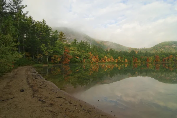 Riflessioni sul lago Eco — Foto Stock