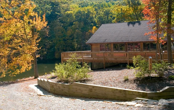 Lodge at the lake — Stock Photo, Image