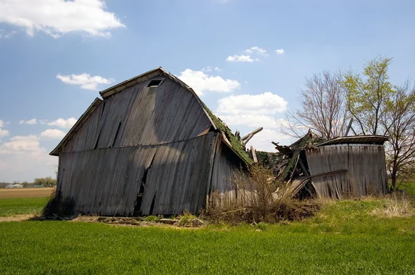 Stary stodoła poległych — Zdjęcie stockowe