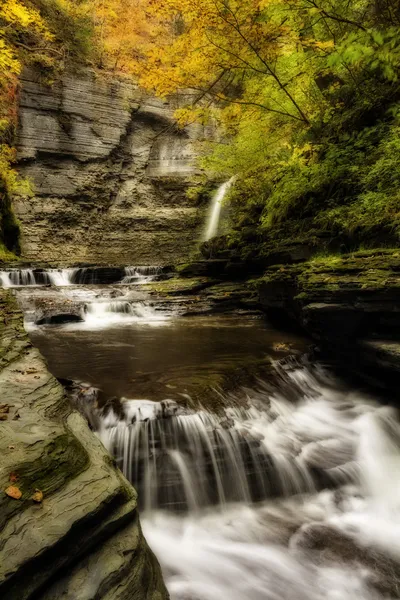 Cachoeira de outono — Fotografia de Stock