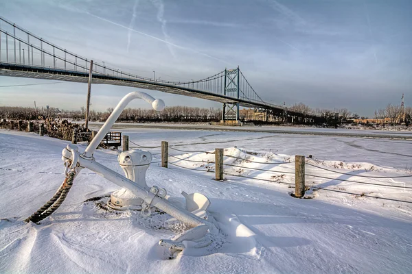 Мост зимней подвески — стоковое фото