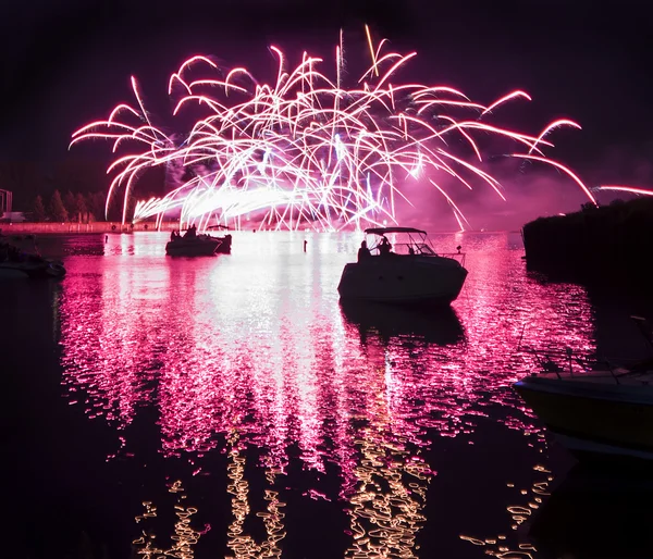 Fireworks On The River — Stock Photo, Image