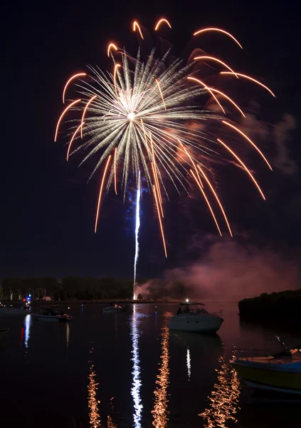 Fireworks On The River — Stock Photo, Image