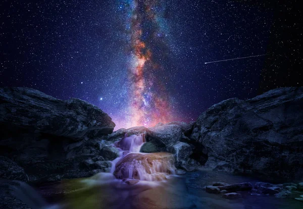 Красочный Водопад Молочной Дорожкой — стоковое фото