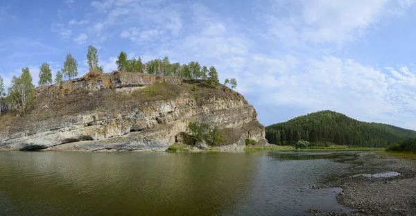 Ural letní krajina. Václav bash hory v okolí vesnice maloyaz. Stock Fotografie