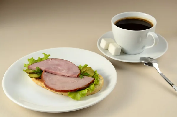 jambon ve kahve ile sandviç.