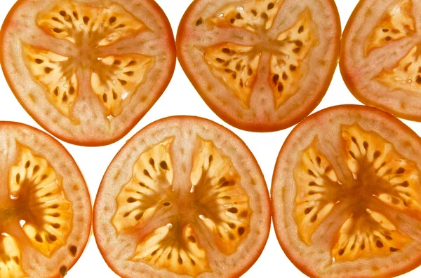 beyaz zemin üzerine domates dilimleri.