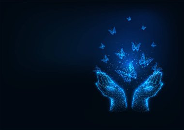 Gelecekçi özgürlük, mutluluk kavramı. Parlayan düşük çokgen insan elleri ve uçan kelebekler.