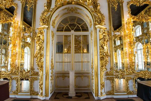 Puerta del palacio de oro en Rusia —  Fotos de Stock