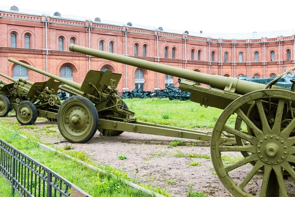 Old vintage Russian artillery systems and equipment on grass — Stock Photo, Image