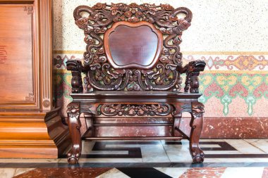 eski büyük ahşap cilalı Çin sandalye