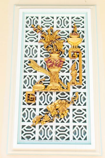 Oude gouden chinese tempel beeldhouwkunst — Stok fotoğraf