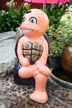 ifade olan bir büyük kaplumbağa oyuncak bebek