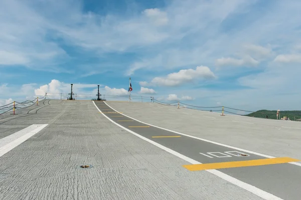 Concrete straaljager manier van een vliegdekschip uitgevoerd — Stockfoto