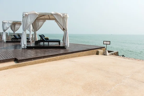 Beach front dual leather relax chairs inside a tent facing the s — Stock Photo, Image