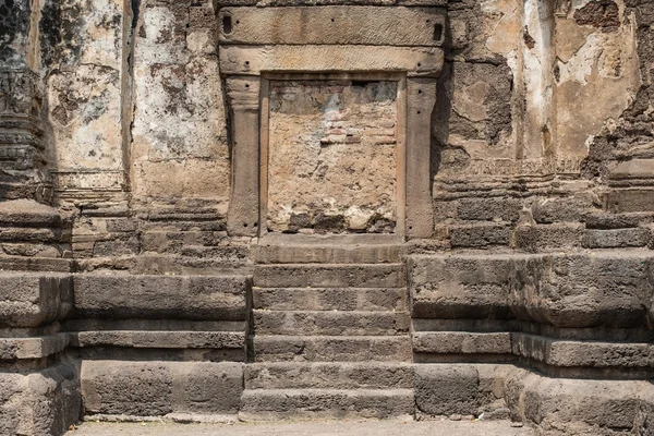 Thailand antika gamla tempel gjorda av rött tegel och kalk stenar — Stockfoto