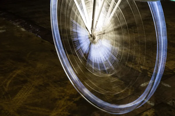 Ruota delle fate in un parco divertimenti durante la notte — Foto Stock