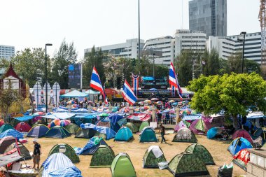 Bangkok - 2 Şubat: Zafer Anıtı, protestocular kamp yeri