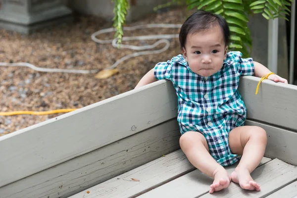 Nouveau-né bébé mâle dès le premier jour en salle d'opération — Photo