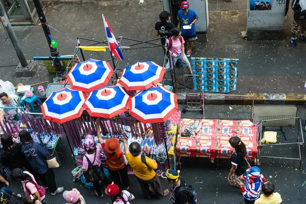 Bangkok - 2 Şubat: thaila protesto sitesinde alışveriş caddesi — Stok fotoğraf