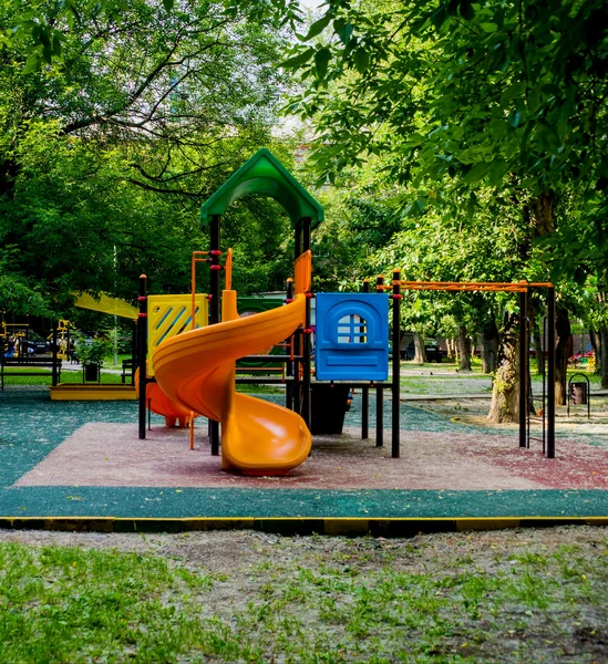 Parktaki çocuk parkı