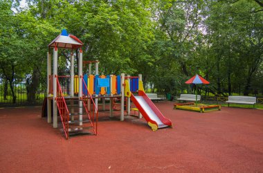 Parktaki çocuk parkı