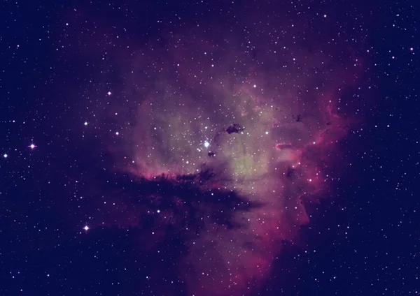 Uzayda bir yıldız alanı ve bir nebula