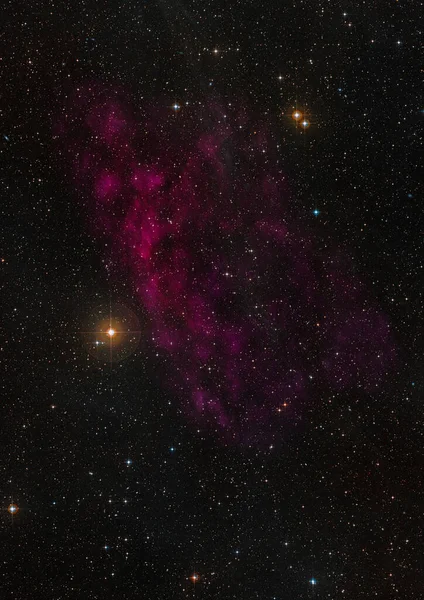 これまでのところ 宇宙空間に対して星雲や星のフィールド輝いている Nasaによって提供されたこの画像の要素 — ストック写真