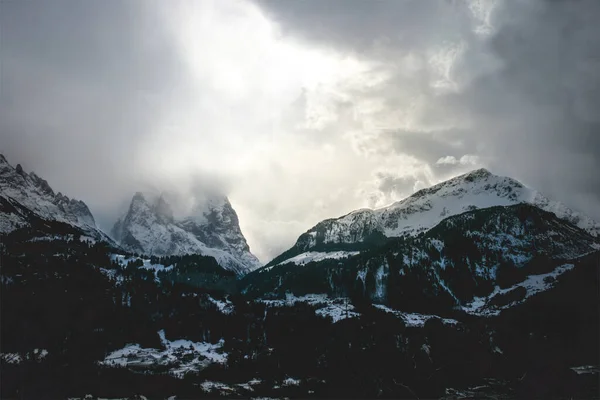 Intenzivní Nálada Pohoří Švýcarských Alpách Silné Mraky Jasné Světlo Poledne Royalty Free Stock Fotografie