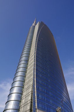 gökdelen Milano, İtalya