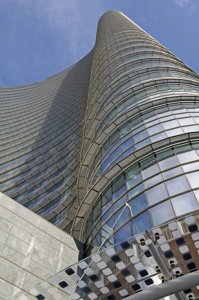 位于新中心的业务在米兰，意大利的现代摩天大楼 — 图库照片
