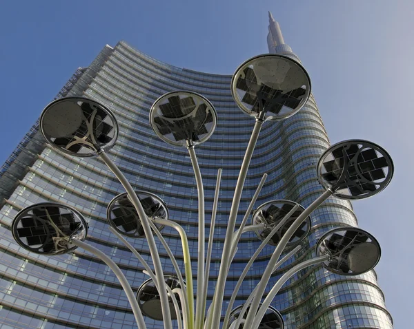 현대 led 빛 및 밀라노, 이탈리아에 있는 마천루 스톡 사진