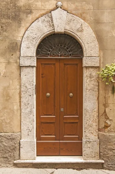 Eski kapı, Toskana, İtalya — Stok fotoğraf
