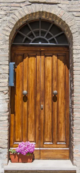 오래 된 문, 투 스 카 니, 이탈리아 로열티 프리 스톡 사진