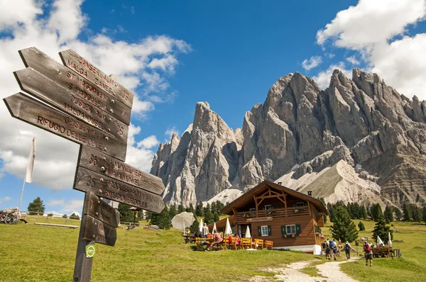 Odles, vallei van funes, Zuid-Tirol, Italië. — Stockfoto