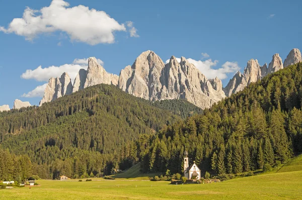 Odles, vallei van funes, Zuid-Tirol, Italië. — Stockfoto