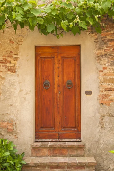 Gammal dörr, Toscana, Italien — Stockfoto