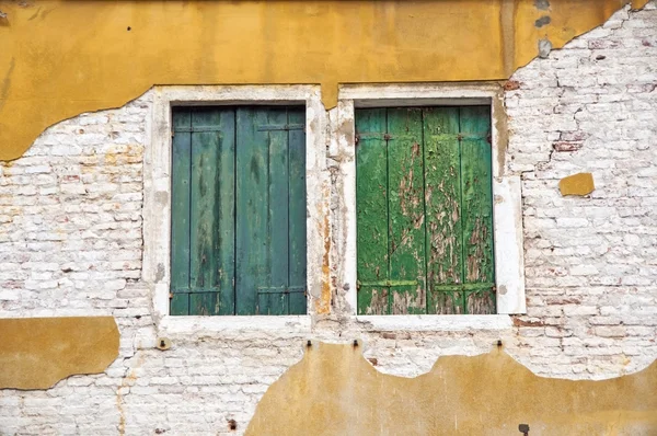 Vecchie finestre, Venezia, Italia Foto Stock Royalty Free