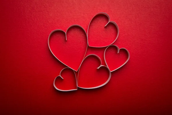 Бумажный символ в форме сердца на День Святого Валентина с копировальным пространством — стоковое фото