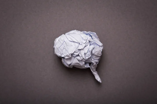 Medische achtergrond, verfrommeld papier hersenen vorm met kopie ruimte f — Stockfoto