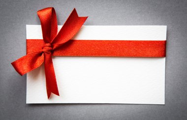 kırmızı kurdele bows kartıyla