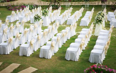 Güzel Bir Bahçede Düğün Töreni