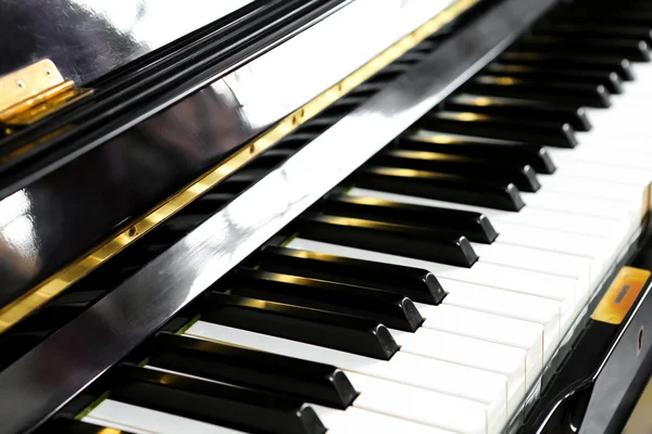 Zamknij klawisze fortepianu — Zdjęcie stockowe