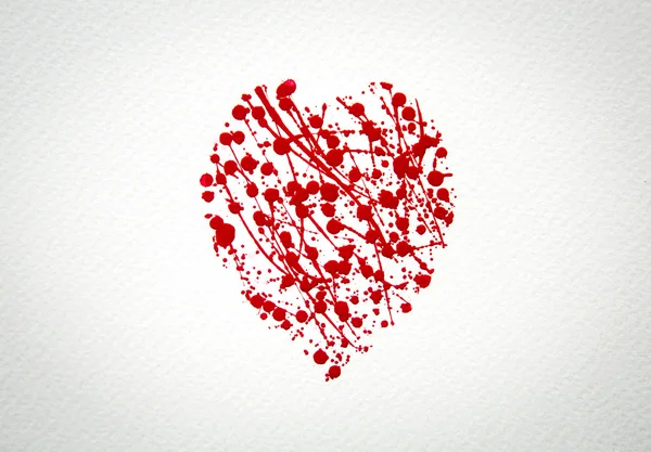 Сердце с плеском красной акварели — стоковое фото