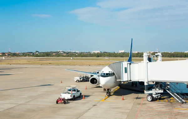 Terminal de avião no aeroporto — Fotografia de Stock