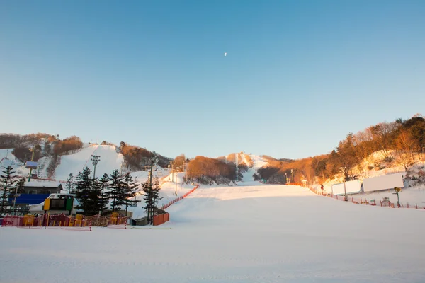 Station de ski de montagne — Photo