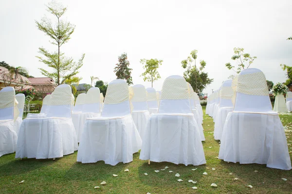 Güzel Bir Bahçede Düğün Töreni — Stok fotoğraf