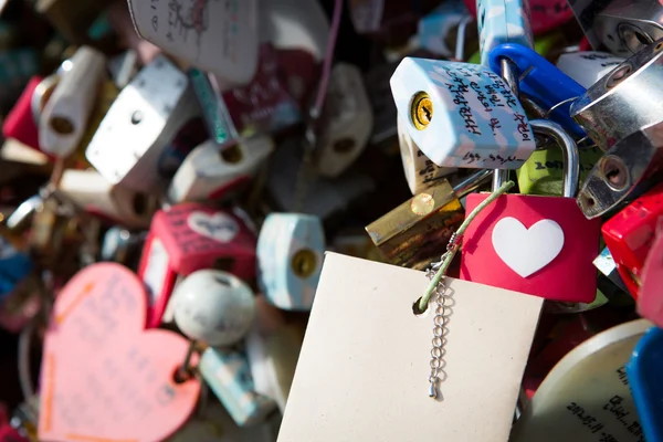 많은 심장 자물쇠 사랑 상징 — 스톡 사진