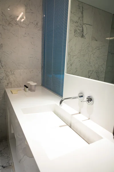 Interior moderno del baño — Foto de Stock